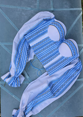 Woman embroidery blue corset 