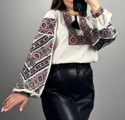 Woman embroidery shirt/blouse 