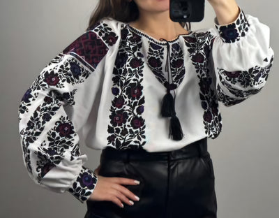 Woman embroidery shirt/blouse 
