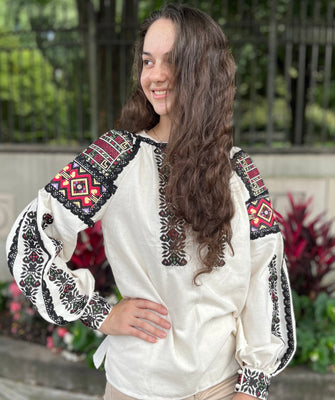 Woman embroidery shirt/blouse 