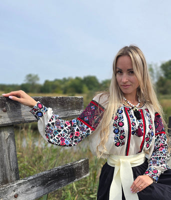 Woman embroidery shirt/blouse 