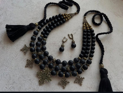 Black necklace with earrings 