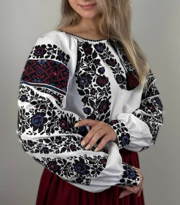 Woman embroidery shirt/blouse 