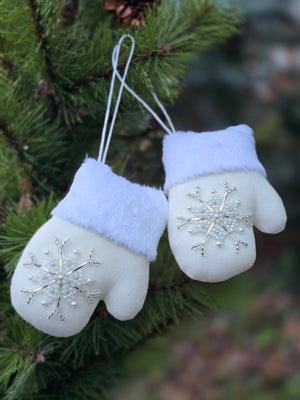 Couple Christmas hand embroidery ornaments “Mittens” beige