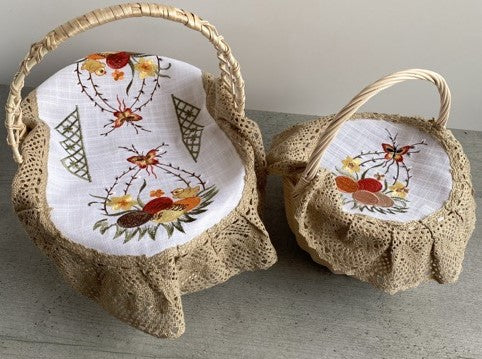 Easter Basket Cover / Set of linen napkins with dark lace