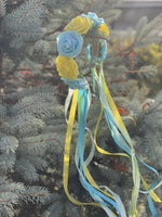 Ukrainian head wreath in blue and yellow.