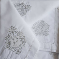 Embroidered dinner napkin set (6 napkins)