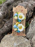 Set of two cute hair clips “The bee sitting on the camomile”.