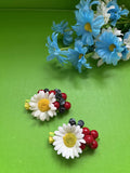 Set of two hair clips “Chamomile-berries”.